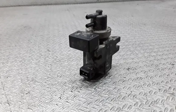 BMW 5 E39 Turbo solenoid valve 72279600