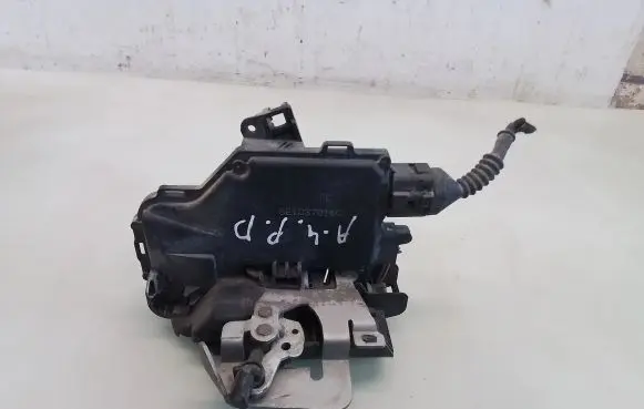 Audi A4 S4 B6 8E 8H Front door lock