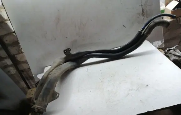 Opel Zafira B Fuel tank filler neck pipe 13159945 551020308