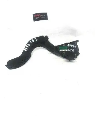 Volkswagen PASSAT B5 Accelerator throttle pedal 8D1721523E 1033701 17894432
