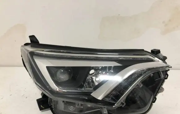 Toyota RAV 4 (XA40) Headlight/headlamp