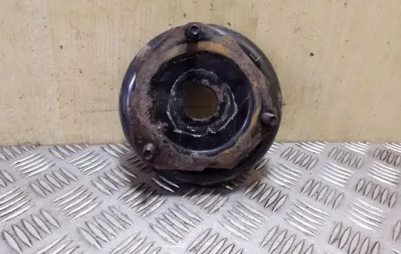 Nissan X-Trail T30 Coil spring/strut mount 