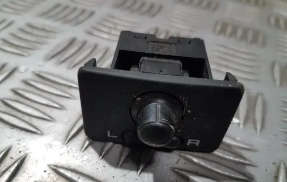 Wing mirror switch