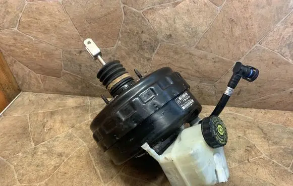 Mercedes-Benz C W204 Brake booster A2044301230