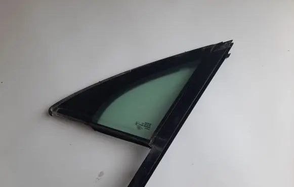Porsche Cayenne (92A) Rear vent window glass 7P6845113