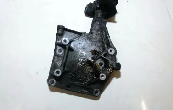 Honda Civic Engine mounting bracket