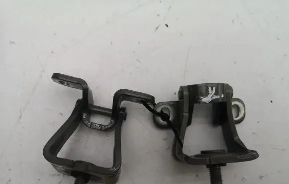 Audi A1 Tailgate/trunk/boot hinge