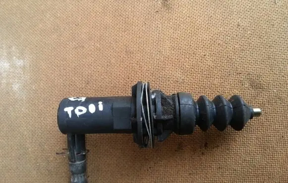 Ford Escort Clutch slave cylinder 