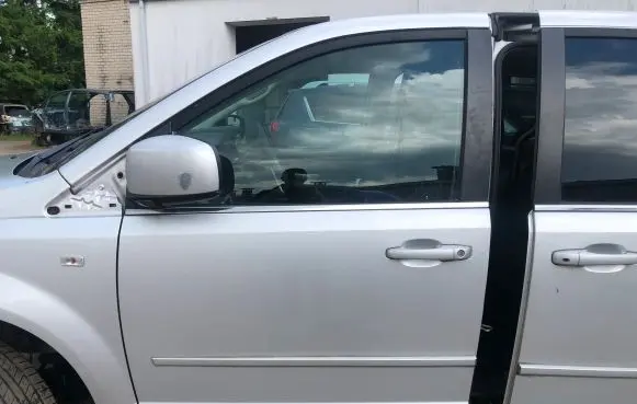Chrysler Grand Voyager V Front door