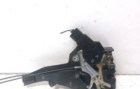 Toyota Avensis Verso Rear door lock