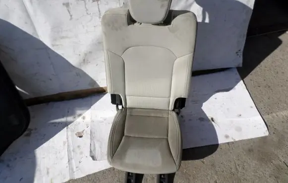 KIA Carens III Rear seat 