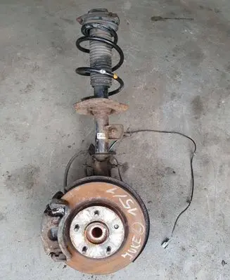 Nissan Juke I F15 Front wheel hub spindle knuckle