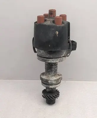 Volkswagen PASSAT B4 Spark distributor 0237520061 037905205Q