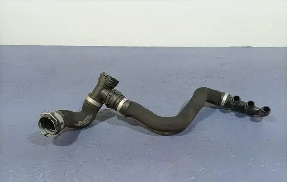 Mercedes-Benz AMG GT R190 C190 Engine coolant pipe/hose A2905005300