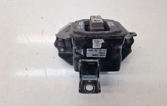 Hyundai Tucson TL Engine mount bracket 21830D3200 21830D3100