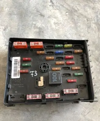 Volkswagen PASSAT B6 Fuse module 3C0937125 63592777
