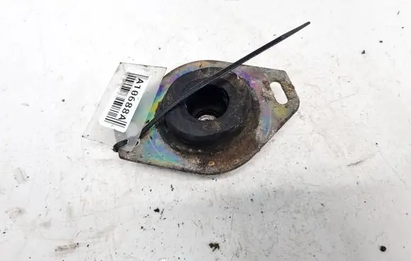 Engine mount bracket