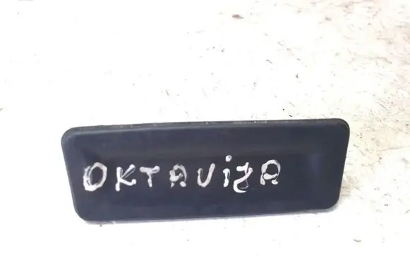 Skoda Octavia Mk2 (1Z) Tailgate opening switch