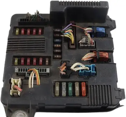 Renault Scenic II - Grand scenic II Fuse module 8200306032A S118399200D