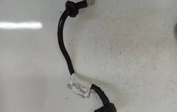 Volkswagen Touareg II Positive cable (battery) 7P0915181A