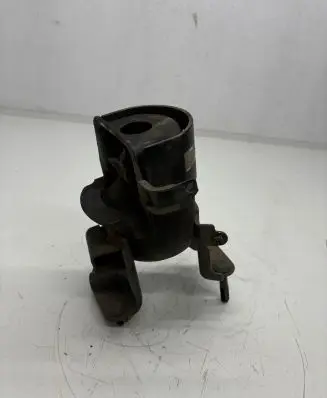 Toyota RAV 4 (XA50) Engine mount bracket