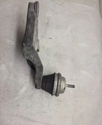 Audi A8 S8 D2 4D Engine mount bracket 4d0199267