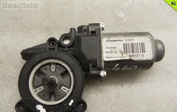 Dacia Logan I Front door window regulator motor 8200901102