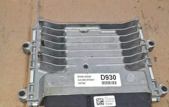 KIA Carens III Engine control unit/module 954412D910 RP55ER0D17S0 954402D930
