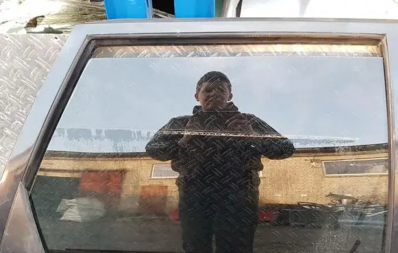 Volvo S40, V40 Rear door window glass