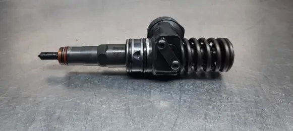 Volkswagen PASSAT B5 Fuel injector