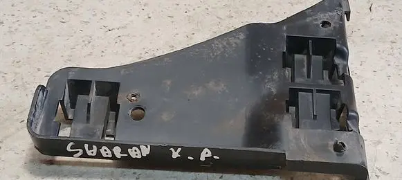 Front bumper mounting bracket