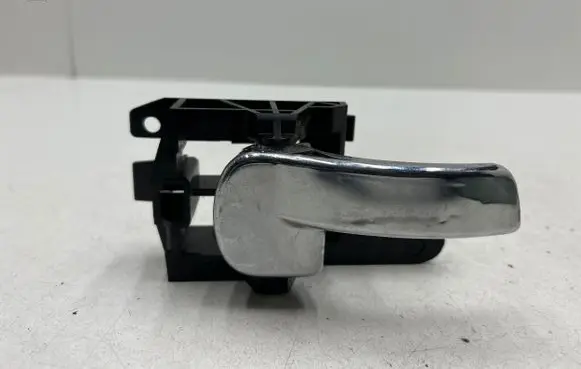 Nissan Qashqai Front door interior handle 8318D