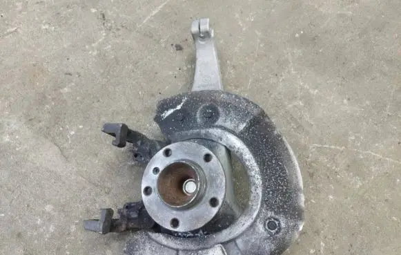 BMW 5 F10 F11 Front wheel hub 02061