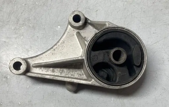 Engine mount bracket