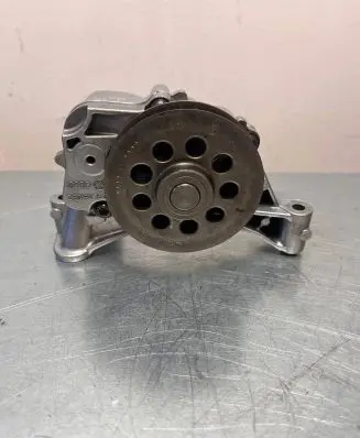 Volkswagen Golf VI Oil pump 03L115105C