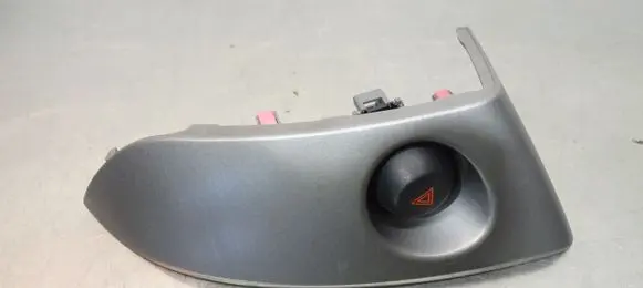 Toyota RAV 4 (XA30) Hazard light switch
