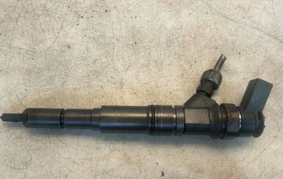 BMW 1 E81 E87 Fuel injector 0445110216 7793836