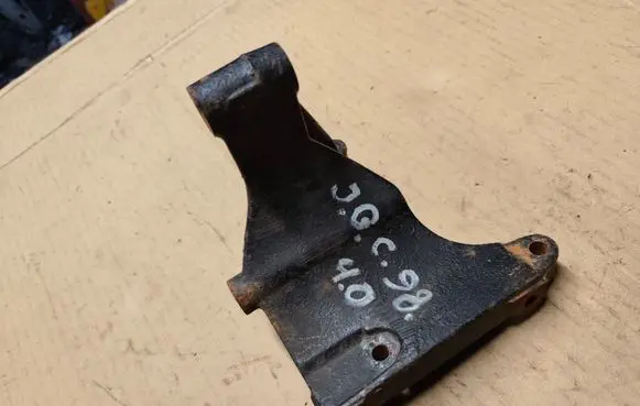 Jeep Grand Cherokee Engine mounting bracket 53010231