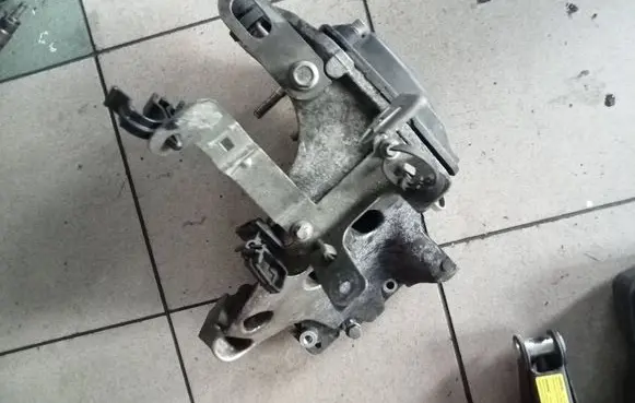 Opel Vectra C Fuel pump bracket 55187918