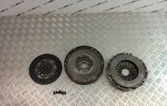Ford C-MAX II Dual mass flywheel AV616477CE