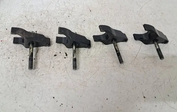 Toyota Avensis T250 Fuel Injector clamp holder 