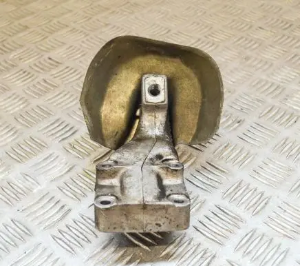 Mercedes-Benz SLC C107 Engine mounting bracket