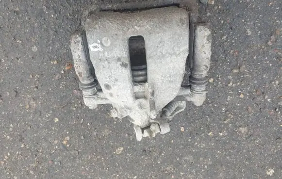 Volkswagen Transporter - Caravelle T5 Front brake caliper 7H0615124A