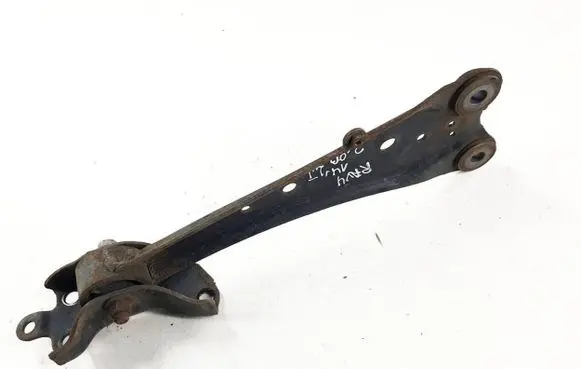 Toyota RAV 4 (XA40) Rear control arm