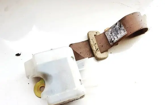 Middle seatbelt (rear)