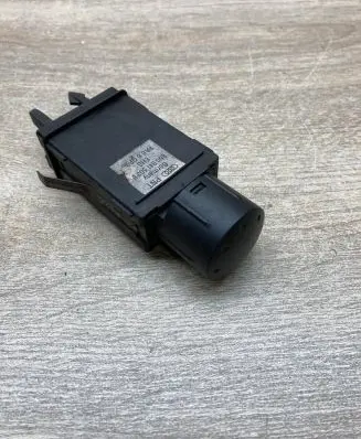 Audi TT Mk1 Windscreen/window heater switch 8N0941503B