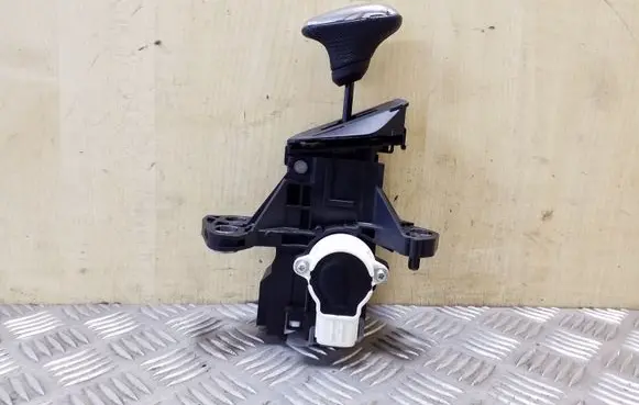 Lexus CT 200H Gear shifter/selector 75C833LHD 8945147060 1923002070