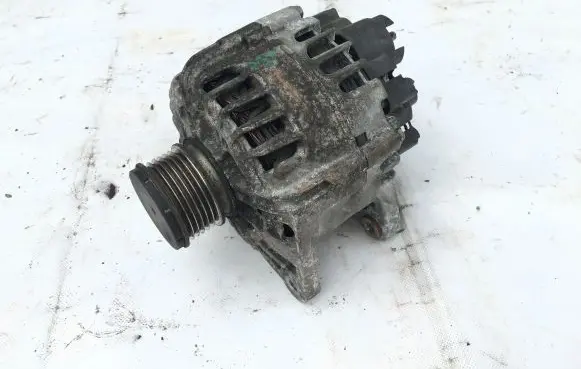 Renault Captur Generator/alternator 231001318R