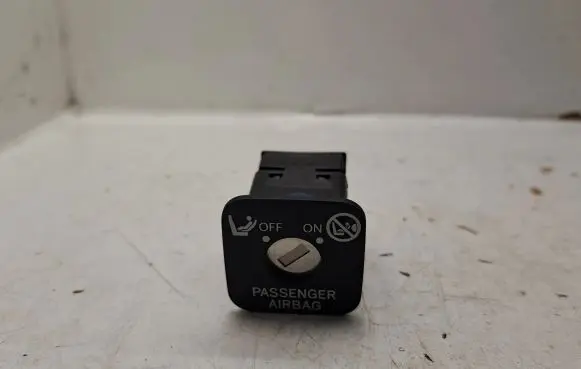 Toyota Avensis T270 Passenger airbag on/off switch 1672N94 6906505020