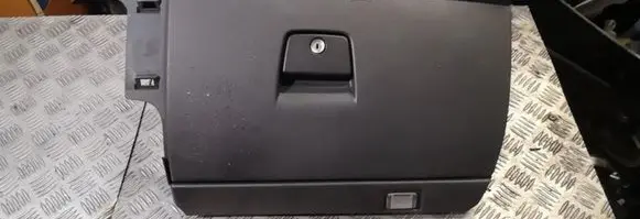 Volvo V50 Glove box 8626141